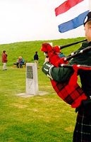 Een Schotse doedelzakspeler tijdens een eerdere herdenking.